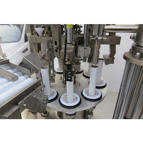 Automatische Versiegelungsmaschine zum Füllen von weichen Rohren mit Schuhcreme
